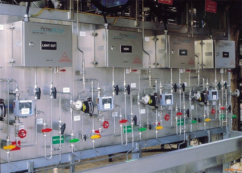 實驗室家具總包公司樣闆間氣路案例展示