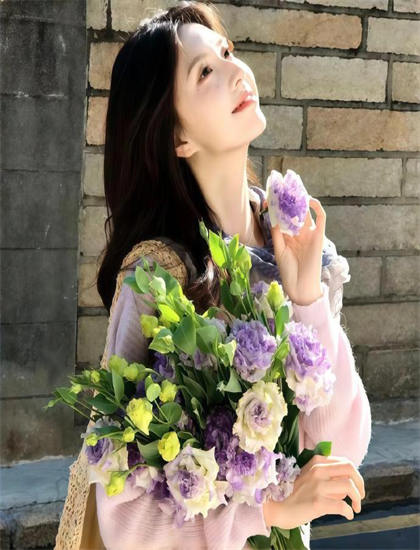 亲嘴视频_村里的女人_荞麦疯长免费观看完整版